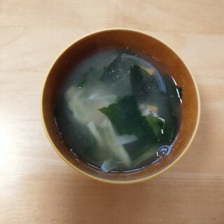 人参玉ねぎしめじの味噌汁